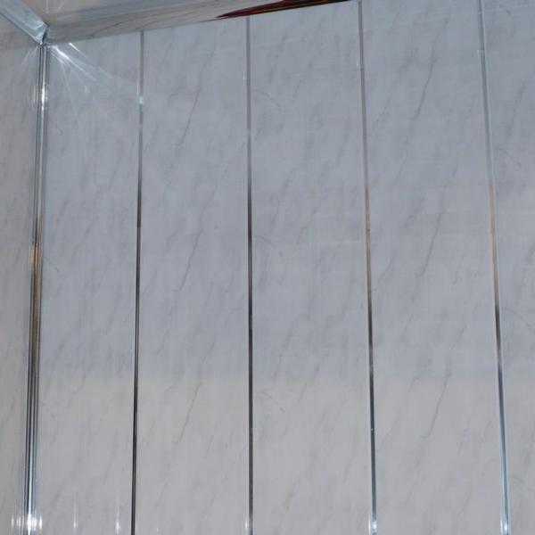 Light Grey and Chrome Bathroom Wall Panels PVC 5mm Thick Cladding 2.6m x 250mm - Claddtech